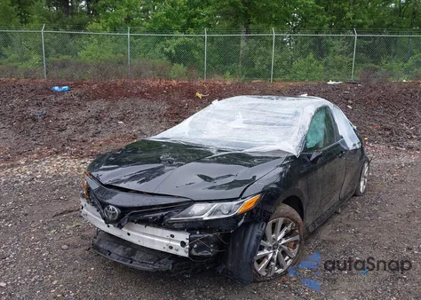 2024 Toyota Camry Le z USA, uszkodzony, nr VIN 4T1C11AK8RU188901